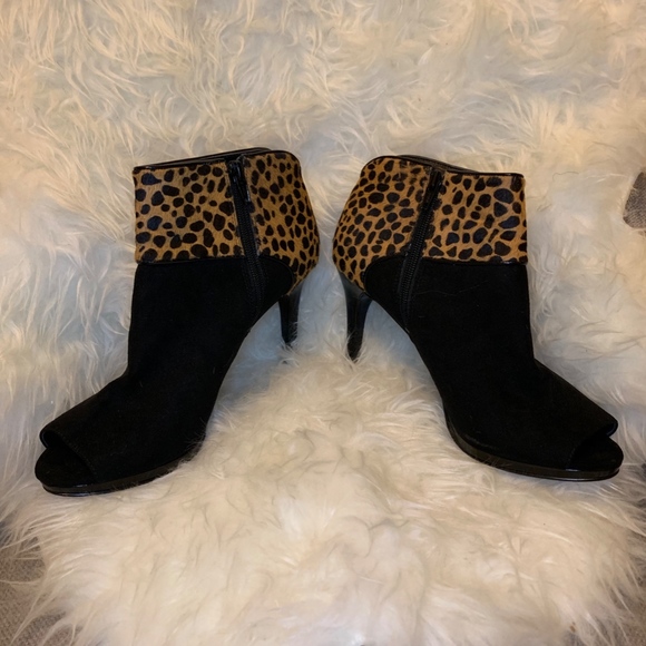 Nine West Leopard Heals - Picture 3 of 3